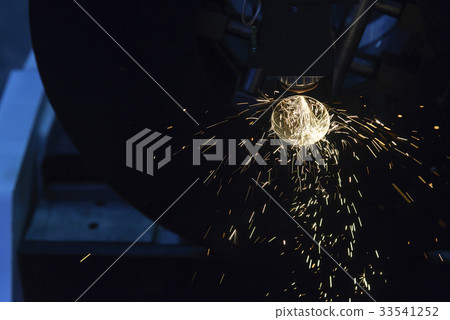 The CNC fiber laser cutting machine  33541252