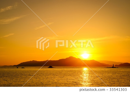 Sunset in the Seto Inland Sea 33541303