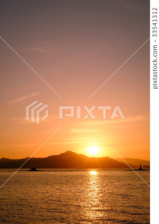 Sunset in the Seto Inland Sea 33541312