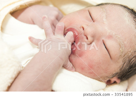 Newborn baby doing finger sucking 33541895