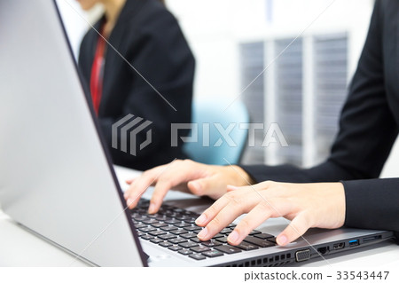 Female employee OL at hand Business man Salaryman PC Office image Business image 33543447
