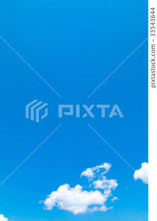 仲夏天空梅花期間晴朗的雲彩複製空間寬複製空間通用天空 33543644