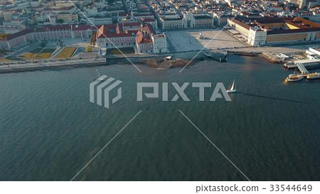 A magnificent view of the river and the old part 33544649