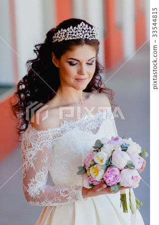 Close-up portrait of very beautiful bride Close-up portrait of very beautiful bride 33544815