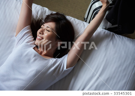 Business woman lying in bed Business woman lying in bed 33545301