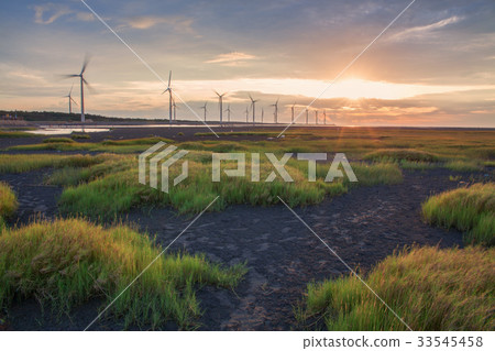 美麗的海景,太平台中著名旅遊風景區高美當地秀麗美麗的太陽天空天空 美麗的海景,太平台中著名旅遊風景區高美當地秀麗美麗的太陽天空天空 33545458