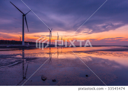 美麗的海景,太平台中著名旅遊風景區高美當地秀麗美麗的太陽天空天空 美麗的海景,太平台中著名旅遊風景區高美當地秀麗美麗的太陽天空天空 33545474