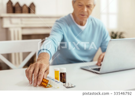 Selective focus of a blister pack with pills 33546792