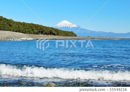 富士山和藍色的大海 33549216
