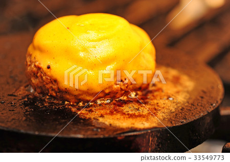 Bake a cheese hamburger Bake a cheese hamburger 33549773