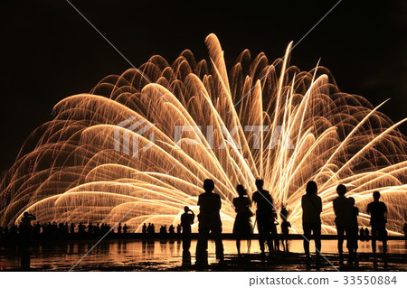 Miyajima Underwater Fireworks Festival Miyajima Underwater Fireworks Festival 33550884