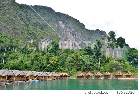 Thai bamboo house resort, floating among mountains 33552326