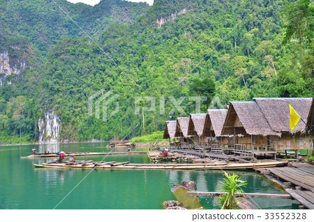 Bamboo raft floating on Cheow Lan Lake. 33552328