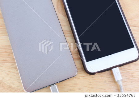 Smartphone Mobile charging with power bank 33554765