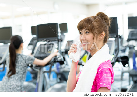 Young woman, gym, fitness Young woman, gym, fitness 33555271