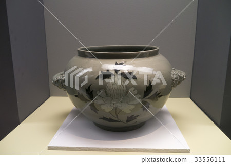 Goryeo Celadon, National Museum of Korea, Yongsan-gu, Seoul Goryeo Celadon, National Museum of Korea, Yongsan-gu, Seoul 33556111