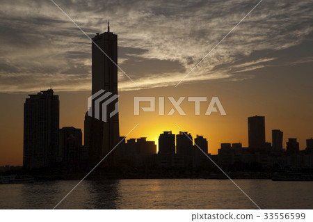 63 Building, Yeouido, Yeongdeungpo-gu, Han River, Seoul 33556599