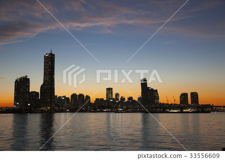 首爾漢江永登浦區汝矣島63號樓 33556609