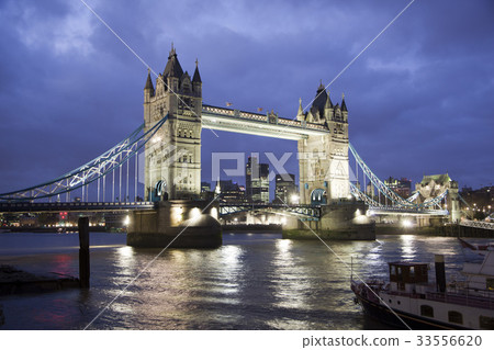 Tower Bridge, River Thames, London, England Tower Bridge, River Thames, London, England 33556620