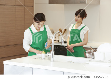 Housework woman 33557298