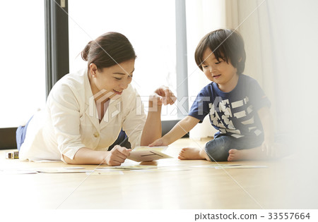 家中的幼兒教育 33557664