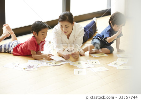 家中的幼兒教育 33557744