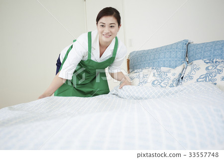 Woman doing housework 33557748