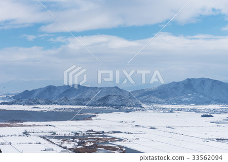 Large-scale reclaimed rural area and lake in the west of Mt. Yawata Large-scale reclaimed rural area and lake in the west of Mt. Yawata 33562094