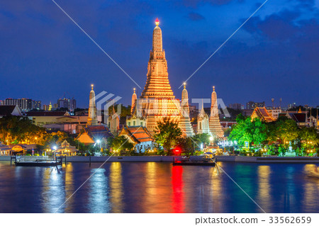 Wat arun night view temple in bangkok Wat arun night view temple in bangkok 33562659