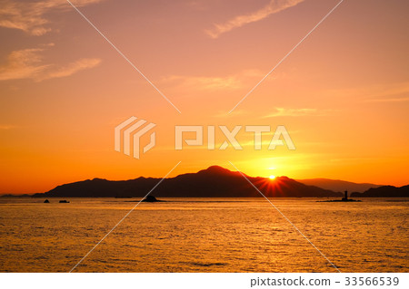 Sunset in the Seto Inland Sea 33566539