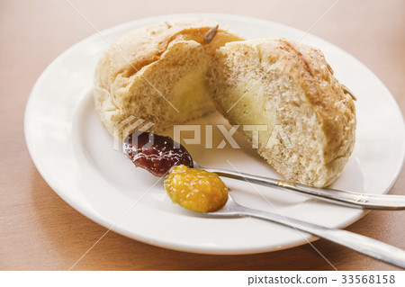 multi-grain bread multi-grain bread 33568158