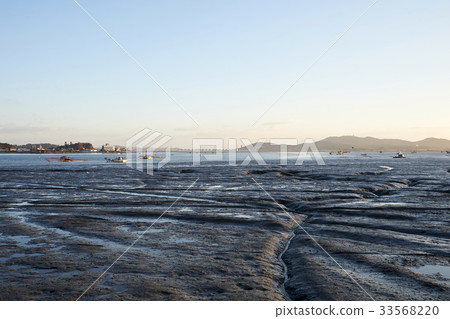 Gunsan Port, Gunsan City, Jeonbuk, Korea 33568220