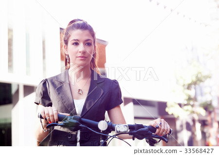 Young woman commuting on bicycle Young woman commuting on bicycle 33568427