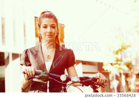 Young woman commuting on bicycle 33568428