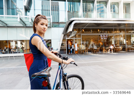 Young woman commuting on bicycle 33569646