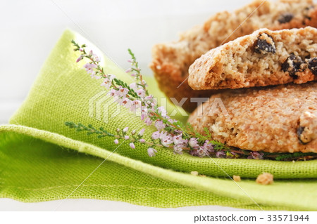 oatmeal cookies oatmeal cookies 33571944