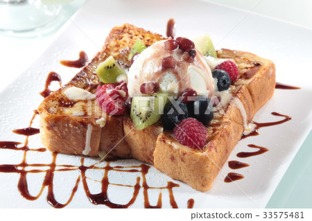 bread and toast 33575481