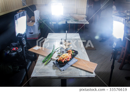 bread and toast 33576619