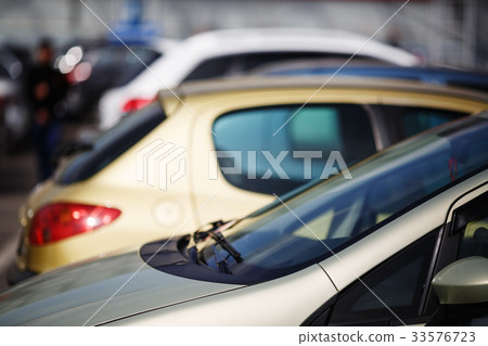 Cars are parked 33576723