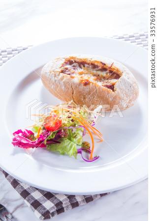 bread and toast 33576931