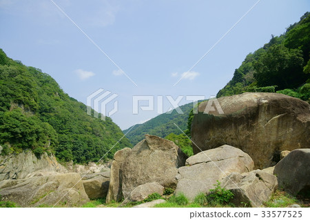 Upstream of the Kizugawa 9 Upstream of the Kizugawa 9 33577525