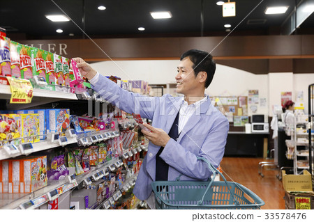 supermarket 33578476