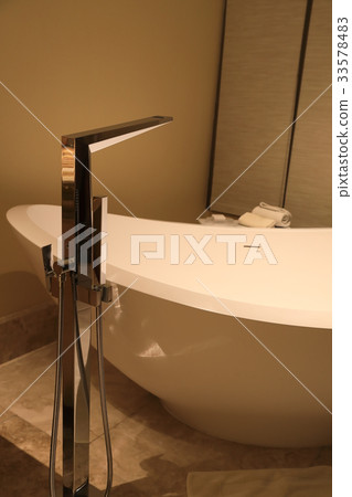 Resort hotel's bathroom 33578483