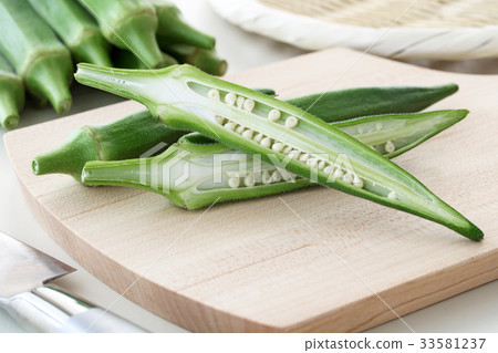 Fresh okra slice 33581237