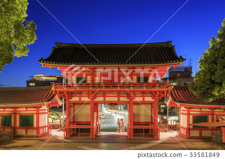Kyoto, Yasaka Shrine, West Tower Gate and Gion Street 33581849
