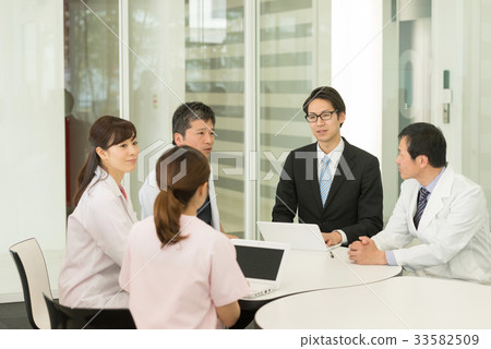 Medical business meeting image Medical business meeting image 33582509