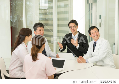 Medical business meeting image 33582510