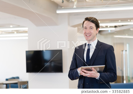 Businessman global office image Businessman global office image 33582885