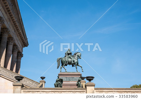 statue of Friedrich Wilhelm in Berl 33583960