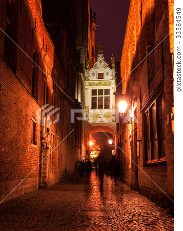 Blinde-Ezelstraat street in Bruges by night. 33584549